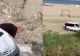 Un constănțean a transformat plaja în groapă de gunoi. Bărbatul a fost filmat cum arunca deșeurile din dubă