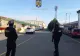 Descinderi în Târgul Vitan din București. Oamenii legii îi percheziționează pe samsari