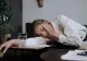 Te simți obosit după fiecare masă? Ce probleme de sănătate se pot ascunde în spatele impulsului de a „moțăi”