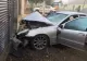 Un tânăr inconștient. S-a urcat drogat la volan și fără permis. S-a oprit cu mașina în gardul unei case FOTO