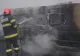 Microbuz care transporta 11 muncitori, cuprins de INCENDIU pe un drum din municipiul Iași. Sensul de ieșire din oraș este BLOCAT - VIDEO 