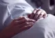 Caz ȘOCANT! O femeie s-a chinuit cu dureri groaznice timp de 18 ani după ce o asistentă i-a lăsat un ac în interiorul corpului după naștere