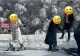 Parada modei pe pârtie, contestată de salvamontiști: "Gheața nu ține cont de brand!" Fotografii halucinate cu turiști, pe munte