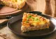 Rețetă de tartă franțuzească cu bacon și smântână - Quiche Lorraine. Un preparat deosebit care îmbină tradiția rurală cu influențele aristocratice