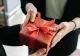 Cadouri de Crăciun pentru angajați de 300 de lei: în ce condiții se acordă
