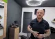 Gest impresionant! Un frizer îi tunde gratuit pe cei SĂRMANI