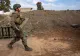 Haos în Siria: Armata siriană începe retragerea unor unităţi din est spre Damasc, în timp ce Israelul anunţă consolidarea prezenţei sale militare pe Platoul Golan