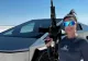 America fierbe, după ce o apropiată a lui Trump a postat un videoclip în care simulează execuția publică a unui imigrant. „Ce psihopată”