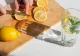 Ce se întâmplă cu pielea de pe față dacă bei constant apă cu lămâie. Lămâia e o sursă bogată de vitamina C