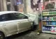 A încurcat frâna cu acceleraţia și a ajuns cu mașina direct în vitrina unei benzinării de lângă Timișoara. Șoferul este un cetățean marocan