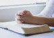 Versete din Biblie care te ajută în momentele grele