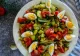 Salata bulgărească. Un preparat foarte sățios. Ce ingredient îi conferă, de fapt, savoarea aparte?