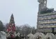 Motivul bizar pentru care un oraș din România nu a renunțat încă la decorațiunile de Crăciun. Luminițele sunt aprinse în fiecare seară