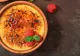 Ce trebuie să pui în crema de zahăr ars pentru a obține consistența perfectă. Rețeta celui mai apreciat desert