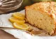 Rețetă de tort simplu făcut doar din 4 ingrediente: iaurt, lămâie, 3 ouă și 1 lingură de făină 