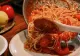 Ce să pui în sosul pentru paste, ca să nu-ți cadă greu la stomac și să se lege mai bine. Trucurile știute doar de italienii bătrâni
