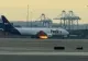 Un avion cargo cu motorul în flăcări a ATERIZAT DE URGENȚĂ pe un aeroport aglomerat din New Jersey. Momentul, surprins în imagini VIDEO