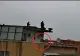 Momenul în care lunetistul zărit pe terasa unui bloc din București este înconjurat de forțele speciale. S-a intervenit ca la un act terorist - VIDEO
