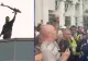 VIDEO. Proteste în fața sediului ÎCCJ, după sentința definitivă de respingere a turului doi. Un bărbat s-a urcat pe clădire. Oamenii cer la unison turul doi înapoi. Live text