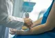 Fals medic, arestat după ce a lăsat o pacientă în moarte cerebrală în urma unei intervenții ilegale. Totul s-a petrecut într-o clinică improvizată