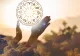 Horoscop vineri, 4 aprilie. Berbecii, sfătuiți să aleagă traiul simplu și să se relaxeze un pic. Schimbări majore pentru Tauri și Scorpioni