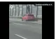 Un tânăr drogat s-a gândit că poate conduce mașina de pe...plafon! VIDEO