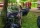 Grav incident în parc: o șoferiță a intrat cu mașina pe spațiul verde și s-a oprit într-un copac după ce i s-a făcut rău la volan