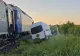 Microbuz cu 11 pasageri lovit de un tren, la Pitești. Imagini teribile, o tragedie evitată în ultima clipă - FOTO