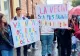 Părinții, elevii și dascălii de la singurul liceu de limbă română din Sfântu Gheorghe au protestat în fața Primăriei: 'Vă bateți joc de noi', 'Ne-ați mințit și ne-ați umilit'