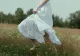 Cum poți să îndepărtezi petele de iarbă de pe haine. Sfaturi practice pe care trebuie să le cunoști