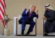 Gafă diplomatică făcută de Trump în timpul unei primiri regale fastuoase în Arabia Saudită. Internauții au sărit în apărarea președintelui SUA