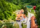 Stațiunea bogată în izvoare minerale care a renăscut după 2000 își așteaptă turiștii. Are o bază de tratament, spa, terenuri de tenis și minigolf