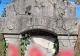 Doi minori au comis acte de vandalism cu tentă antisemită într-un cimitir evreiesc. Un alt tânăr de 18 ani a lipit stickere cu însemne naziste