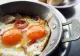Ouă prăjite reinventate: ingredientul simplu care le face crocante și irezistibile, inspirat din bucătăria asiatică. Doar bucătarii de TOP îl folosesc