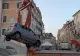 Mașină blocată pe Treptele Spaniole: un octogenar a rătăcit cu Mercedesul în inima Romei