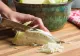 Ordinea în care adaugi ingredinetele în salata de varză influențează gustul și valoarea nutrițională. Cum o prepari corect: marii bucătari "dau din casă" 