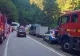Incident periculos în Defileul Jiului: o stâncă s-a prăbușit pe șosea și a lovit o autoutilitară cu nouă persoane
