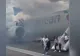 Momente de panică! Avion în flăcări: pasageri, evacuați de urgență