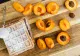 Cobbler cu caise și lavandă. Un desert savuros,, umplut cu fructe zemoase