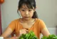 Nebunia dietelor de slăbit: Adolescentă în pragul morții după două săptămâni în care a consumat doar legume și laxative