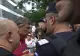 Jurnaliștii Realitatea Plus care au vrut să-l filmeze pe Călin Georgescu la IPJ Ilfov, îmbrânciți de jandarmi. Ce a comunicat Jandarmeria?- VIDEO