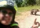  Un tânăr a lăsat motocicleta „pradă” la urs, dar a scăpat cu viață
