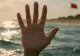 Bărbat luat de mare chiar sub ochii soției și ai copilului: scene terifiante la Constanța