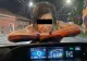 Video. Scene de infarct în Cluj. O femeie sare pe capota unei mașini în mijlocul drumului și îi zâmbește șoferului