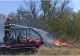 Incendiu de vegetație uscată în Brăila. Flăcările se manifestă pe linia de tramvai din apropierea staţiunii Lacu Sărat