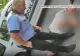 Pensionar trântit la pământ pentru că nu s-a legitimat. Bărbatului cardiac i s-a făcut rău după agresiune
