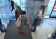 Tânără româncă condamnată în Londra după ce a furat cosmetice de lux de 350.000 de euro. Bianca este mama a trei copii - VIDEO