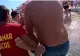 Inconștiență maximă. Turiștii ignoră steagul roșu de pe litoral și se avântă în valurile învolburate VIDEO