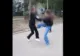 Două eleve s-au bătut ca în ring, în apropierea școlii. Colegii prezenți erau preocupați să filmeze – VIDEO
