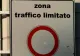 Puțini șoferi știu asta! ZTL pe indicatoarele rutiere: ce înseamnă și de ce turiștii primesc amenzi usturătoare